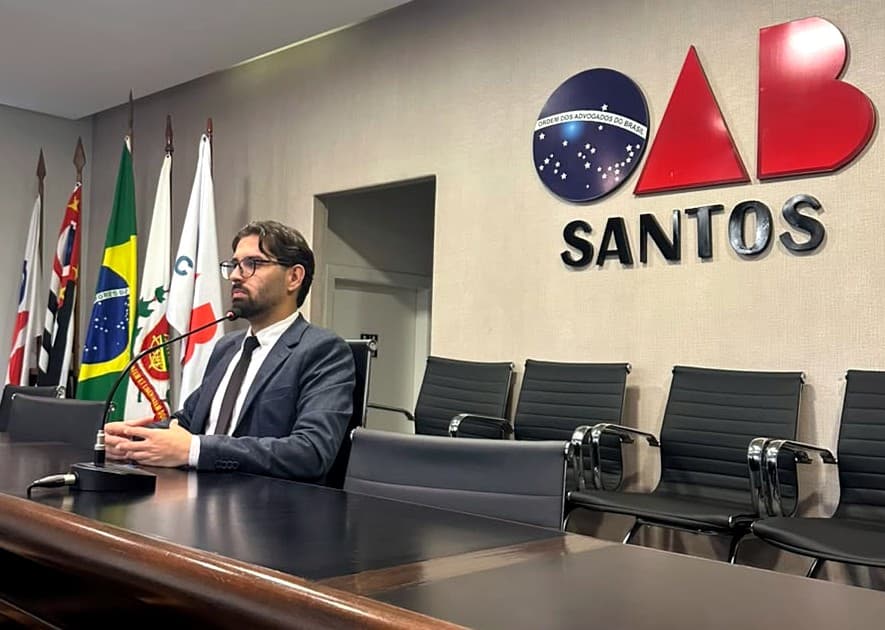 Dr. Meireles, advogado e fundador da Meireles Advocacia, na sede da OAB Santos